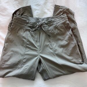 Lululemon Riverstone dance studio ruched cargo pants 8 EUC